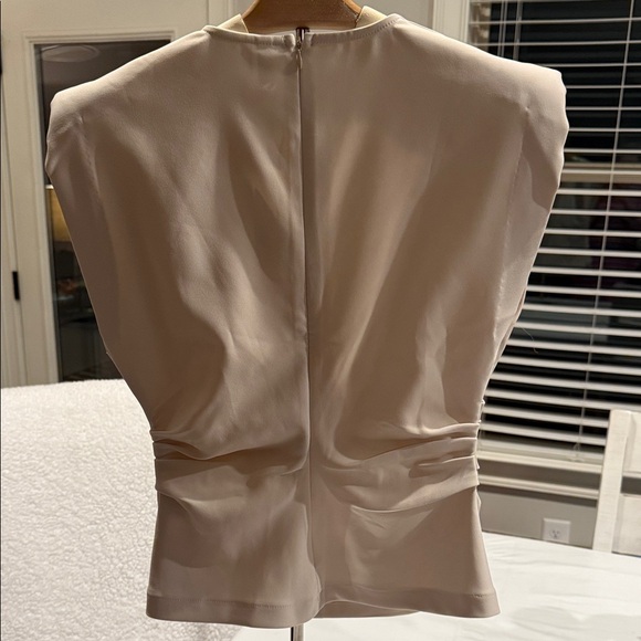 Glam Cream Blouse with Structured Shoulders - Picture 4 of 6